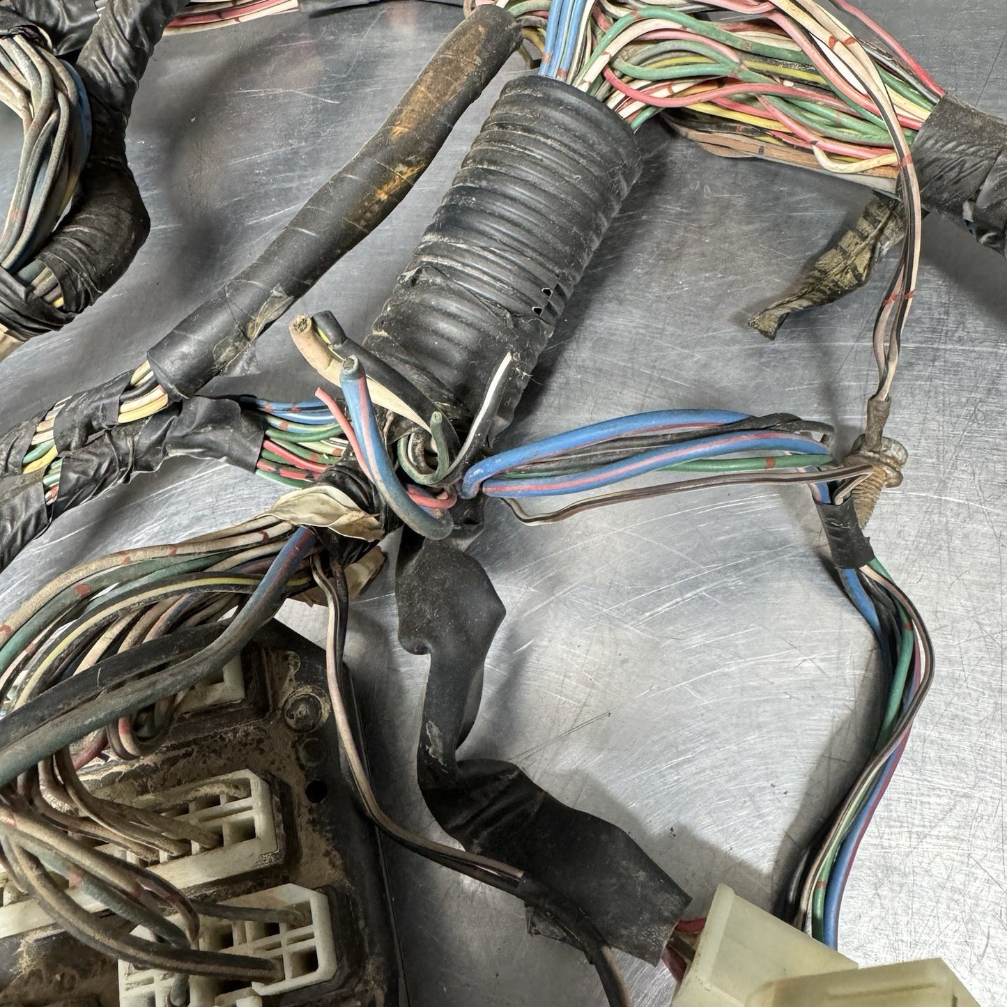 Toyota Corolla KE70 KE72 TE71 TE72 Wiring Harness Fuse Box Under Dash #1