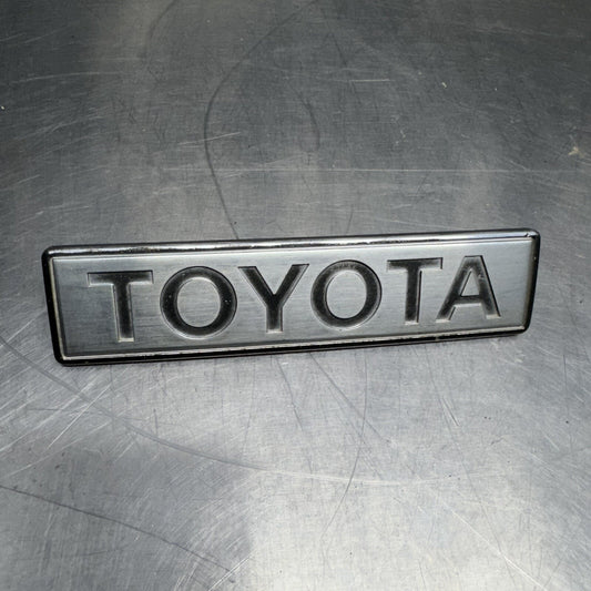 GENUINE TOYOTA CARINAトヨタ CLASSIC CARS EMBLEM BADGE 75311-16040 #1