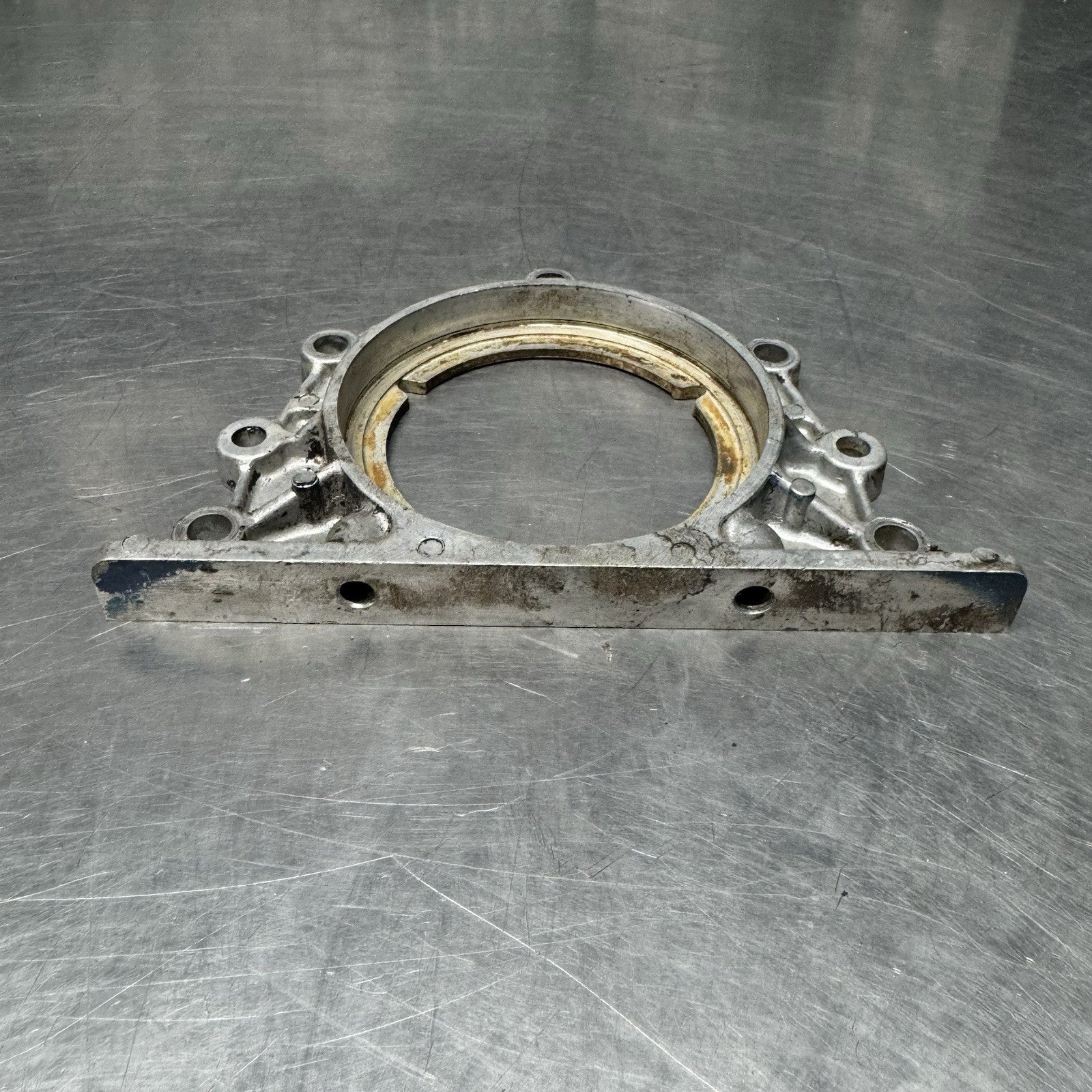 Toyota Corolla TE31 37 38 47 Corona TT132 133 142 Retainer Engine Rear Oil Seal