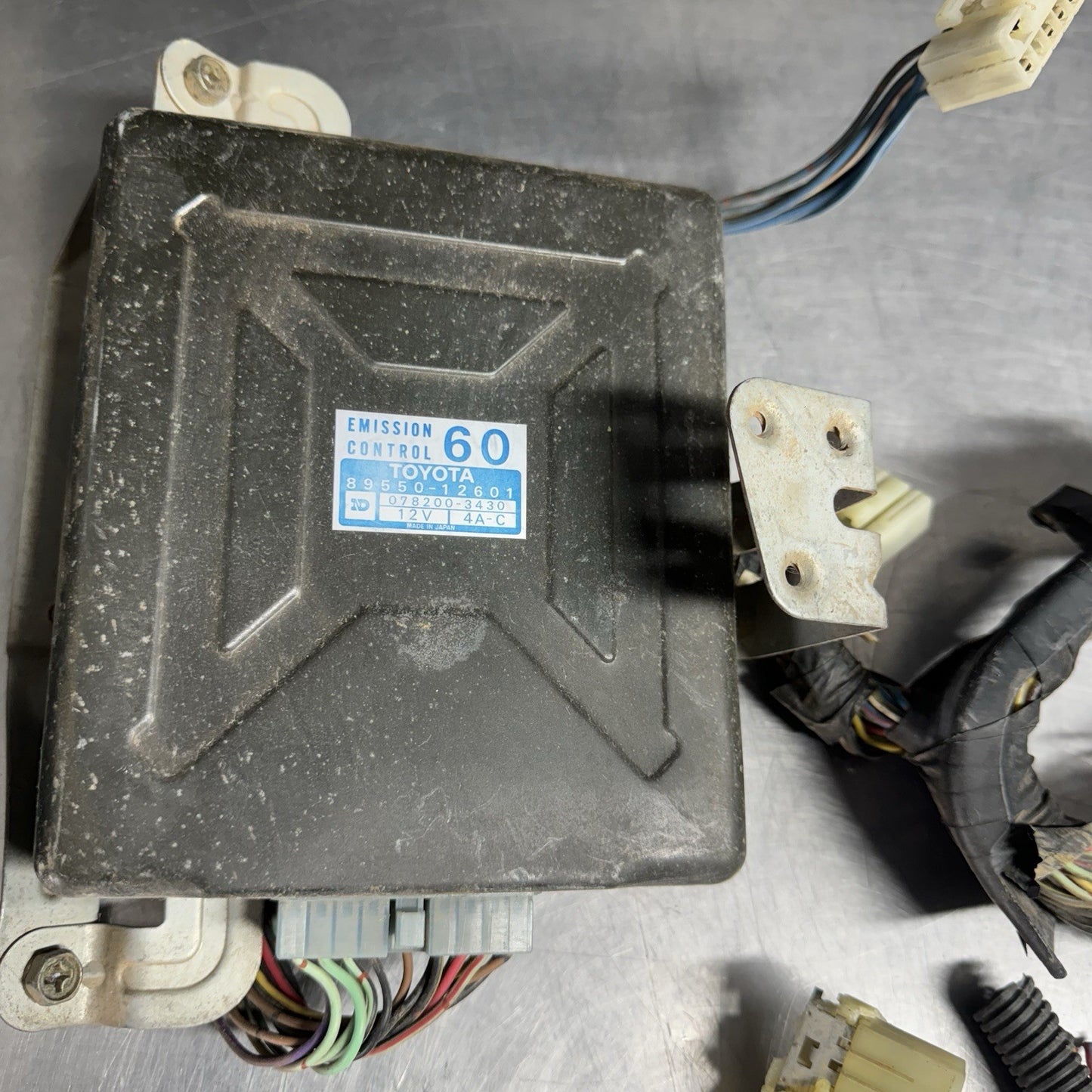 Toyota Corolla KE70 KE72 TE71 TE72 Wiring Harness Fuse Box Under Dash #1