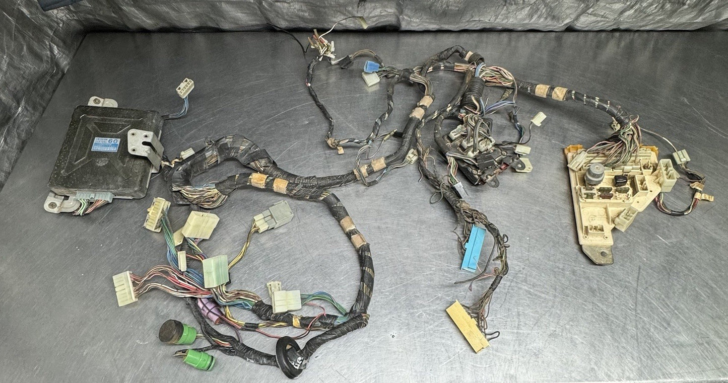 Toyota Corolla KE70 KE72 TE71 TE72 Wiring Harness Fuse Box Under Dash #1