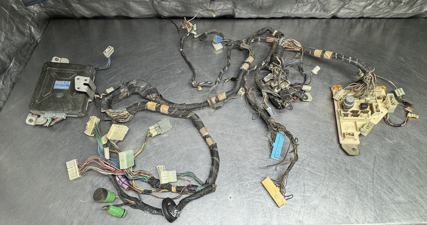 Toyota Corolla KE70 KE72 TE71 TE72 Wiring Harness Fuse Box Under Dash #1