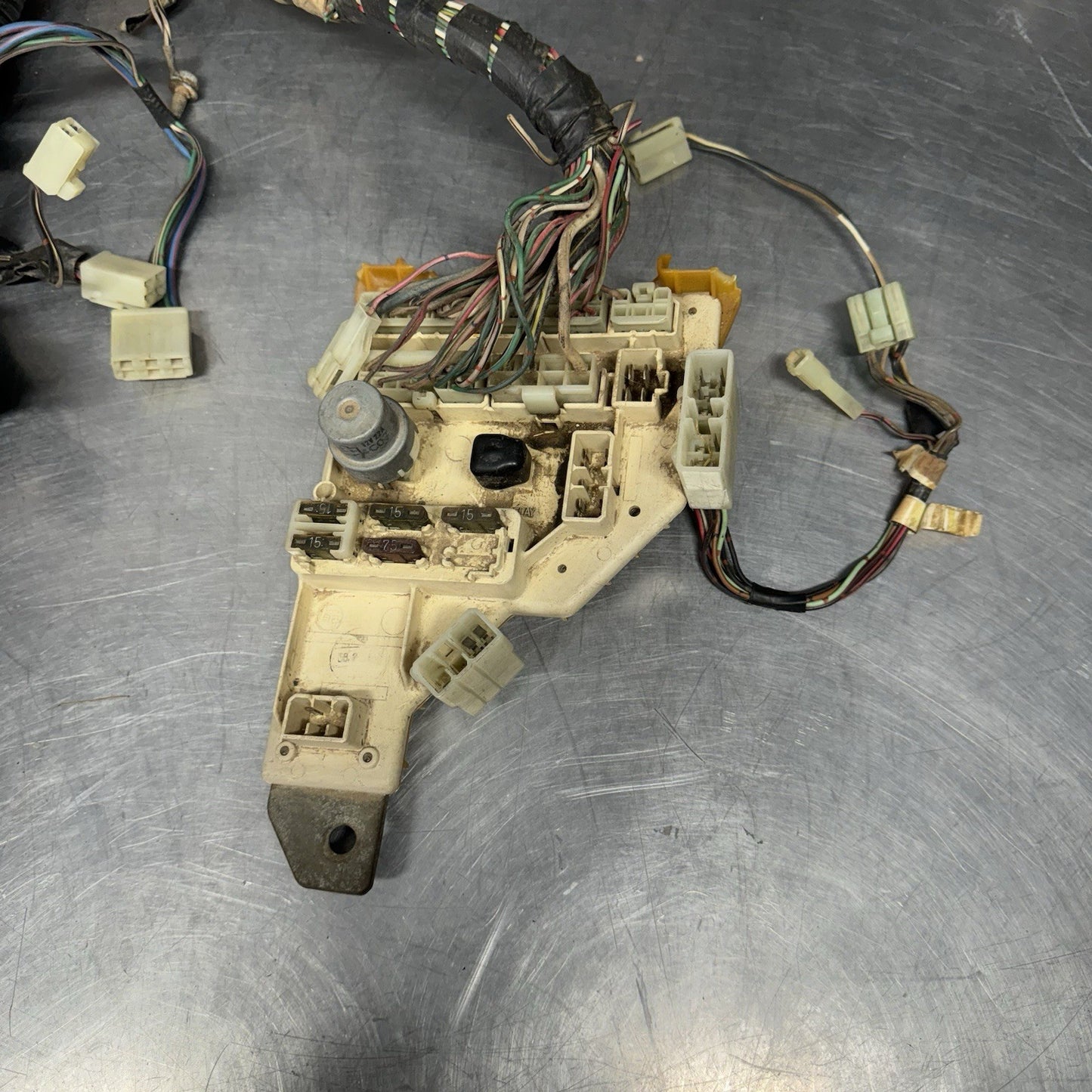 Toyota Corolla KE70 KE72 TE71 TE72 Wiring Harness Fuse Box Under Dash #1