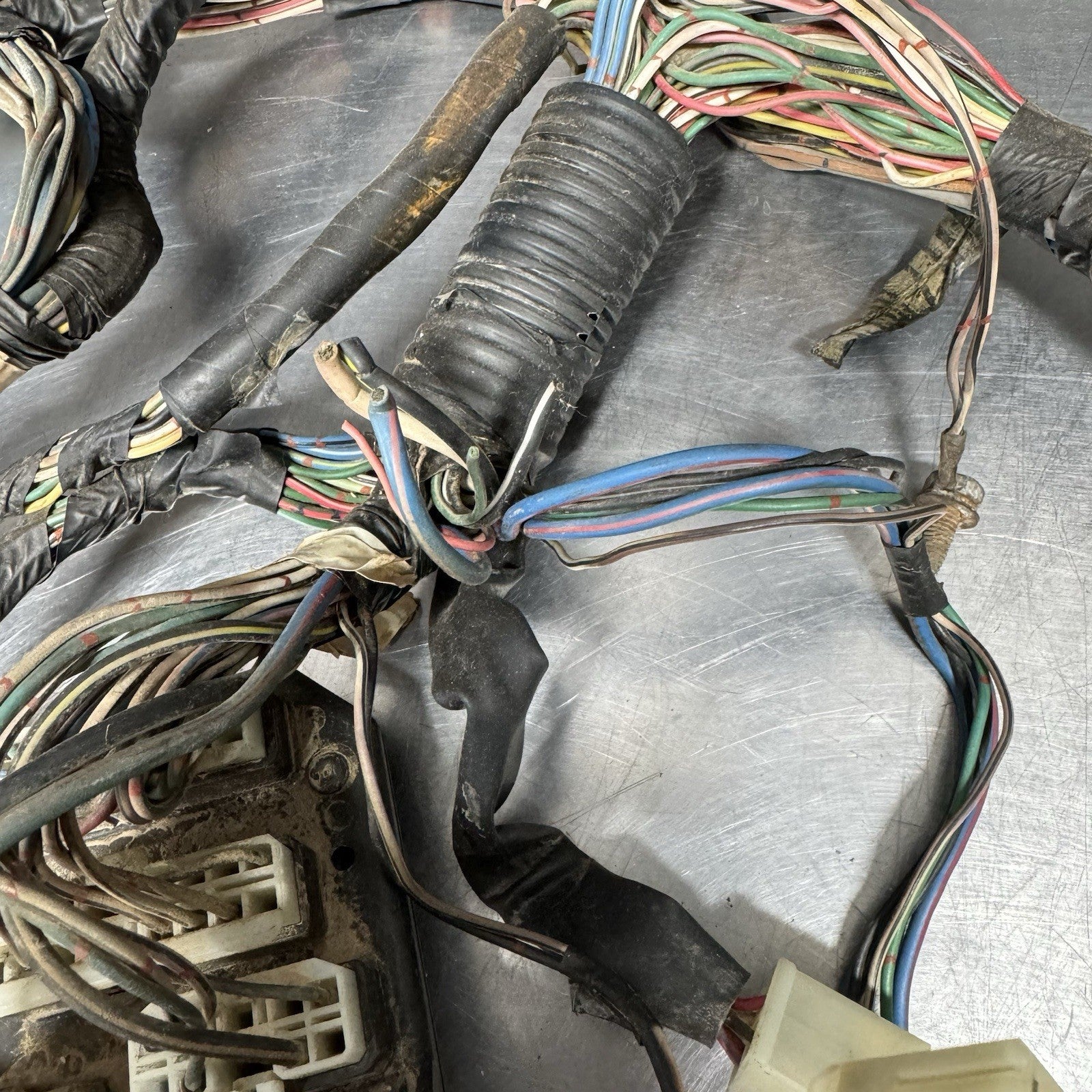 Toyota Corolla KE70 KE72 TE71 TE72 Wiring Harness Fuse Box Under Dash #1