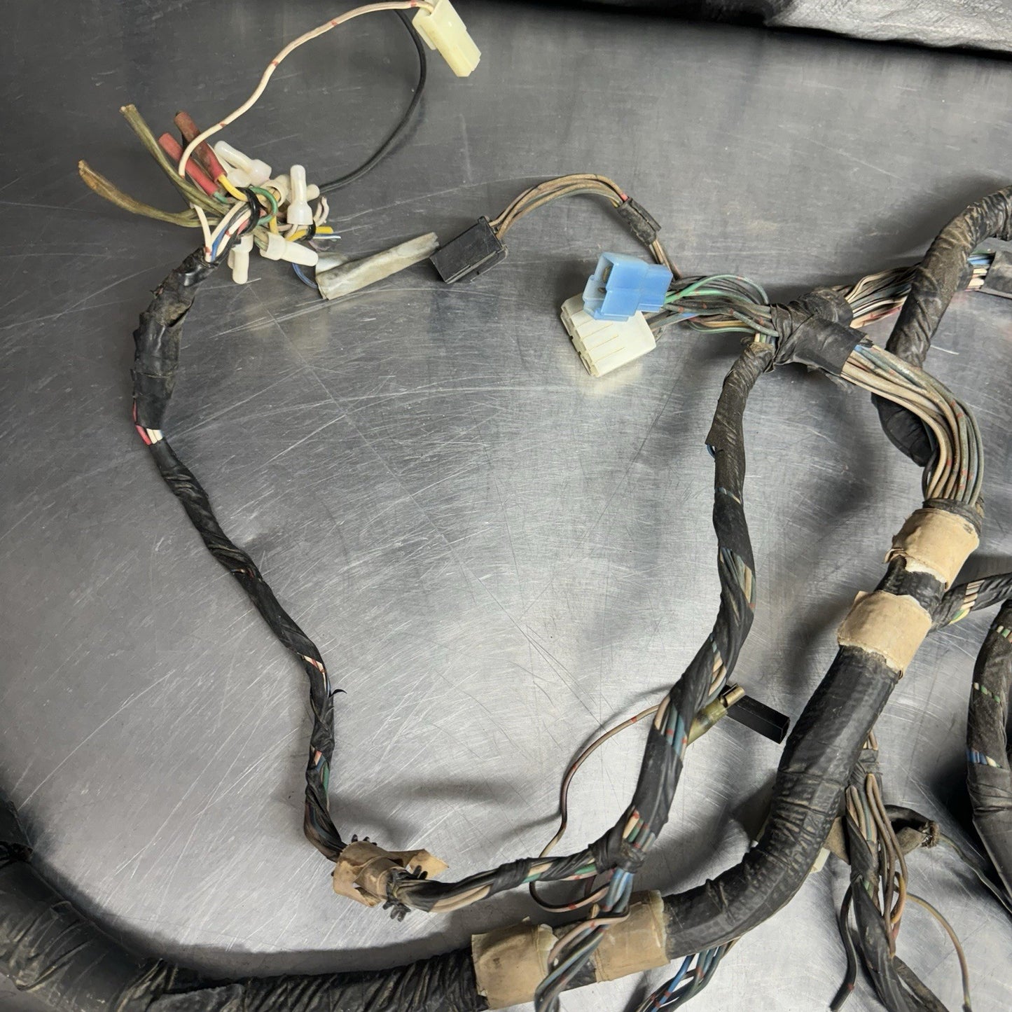 Toyota Corolla KE70 KE72 TE71 TE72 Wiring Harness Fuse Box Under Dash #1