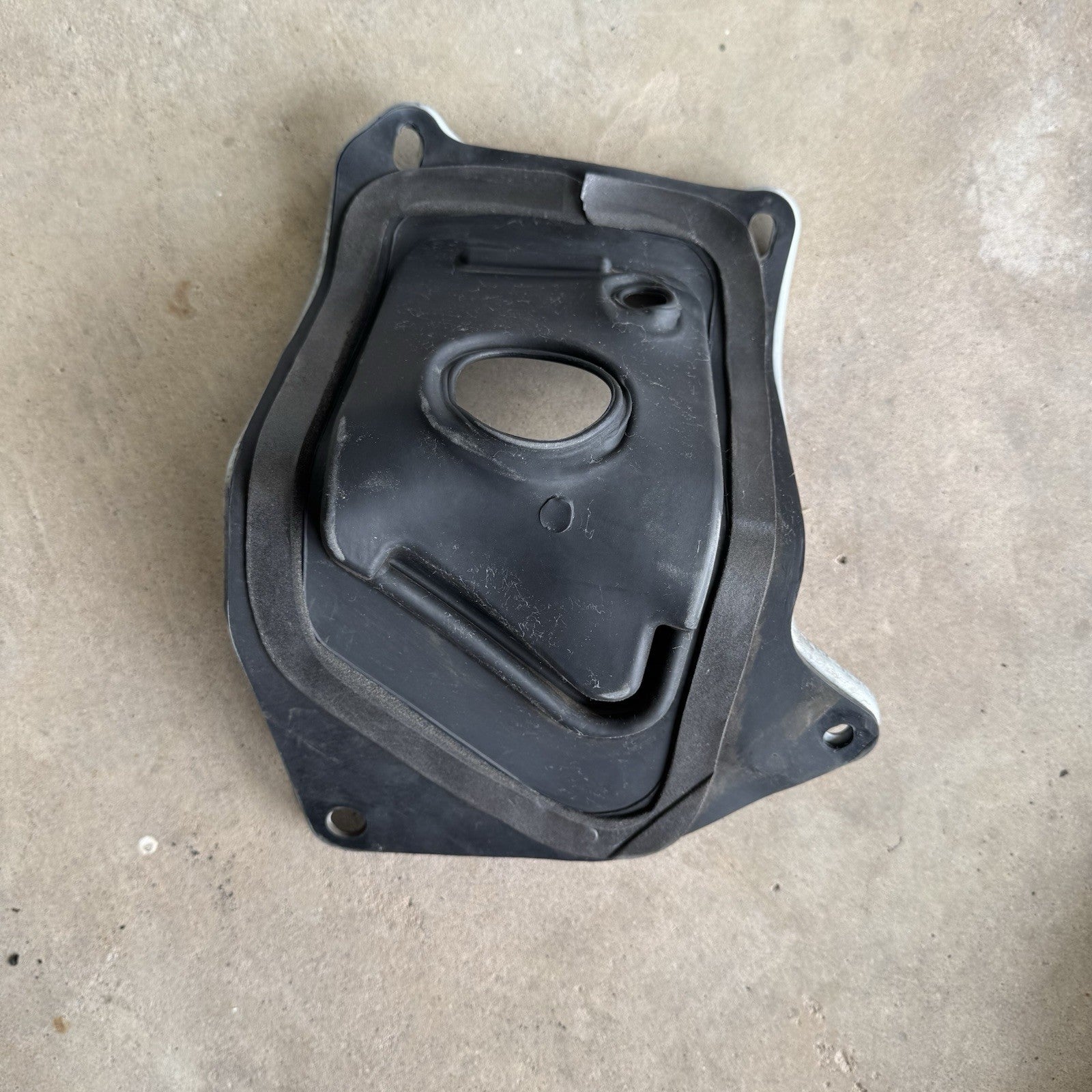 1990-1993 Mazda Miata Fuel Gas Filler Neck Pipe Cover Retainer Bracket