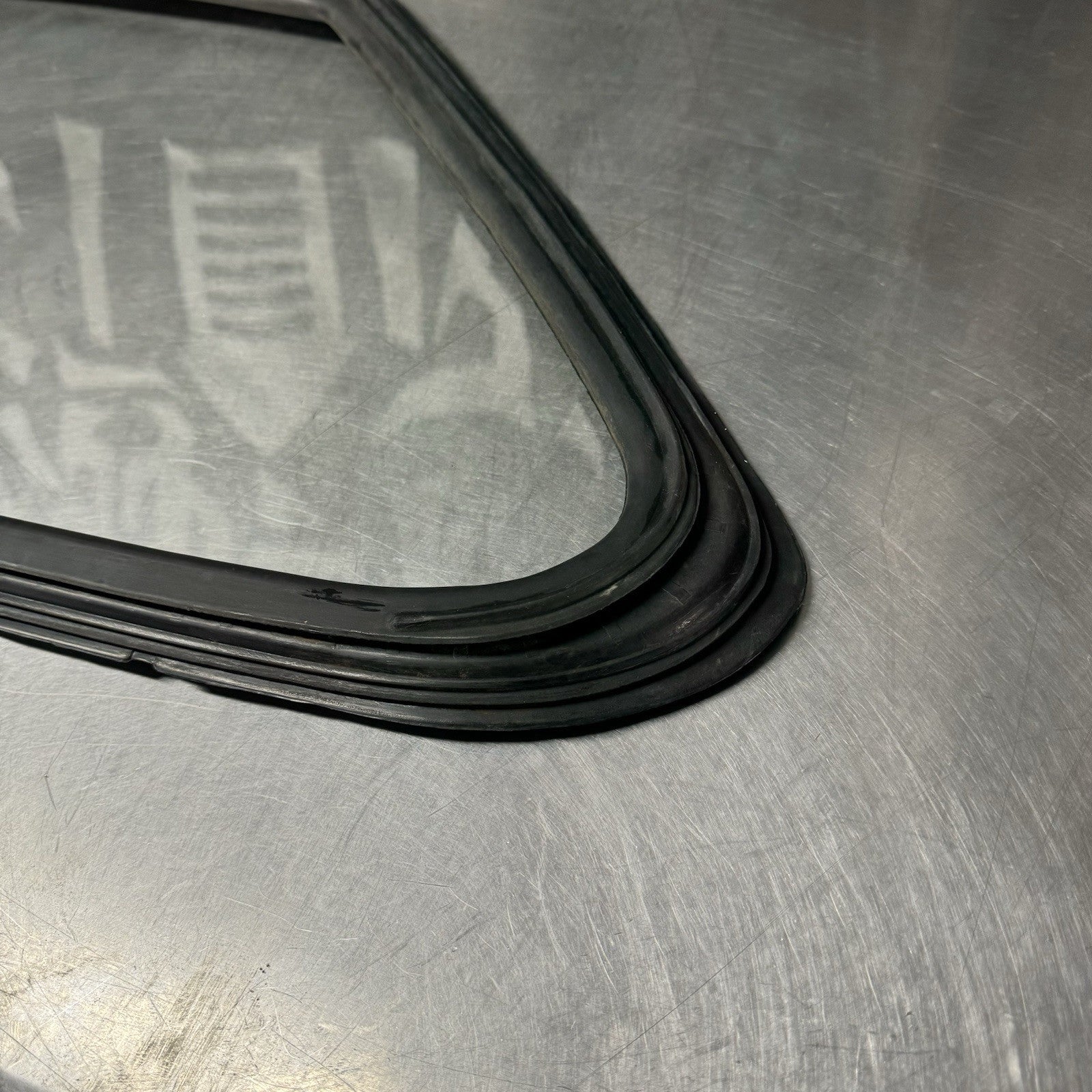 KE31 KE30 TE31 TE30 1975-1979 COROLLA 2 DOOR SEDAN PASSENGER REAR QUARTER GLASS