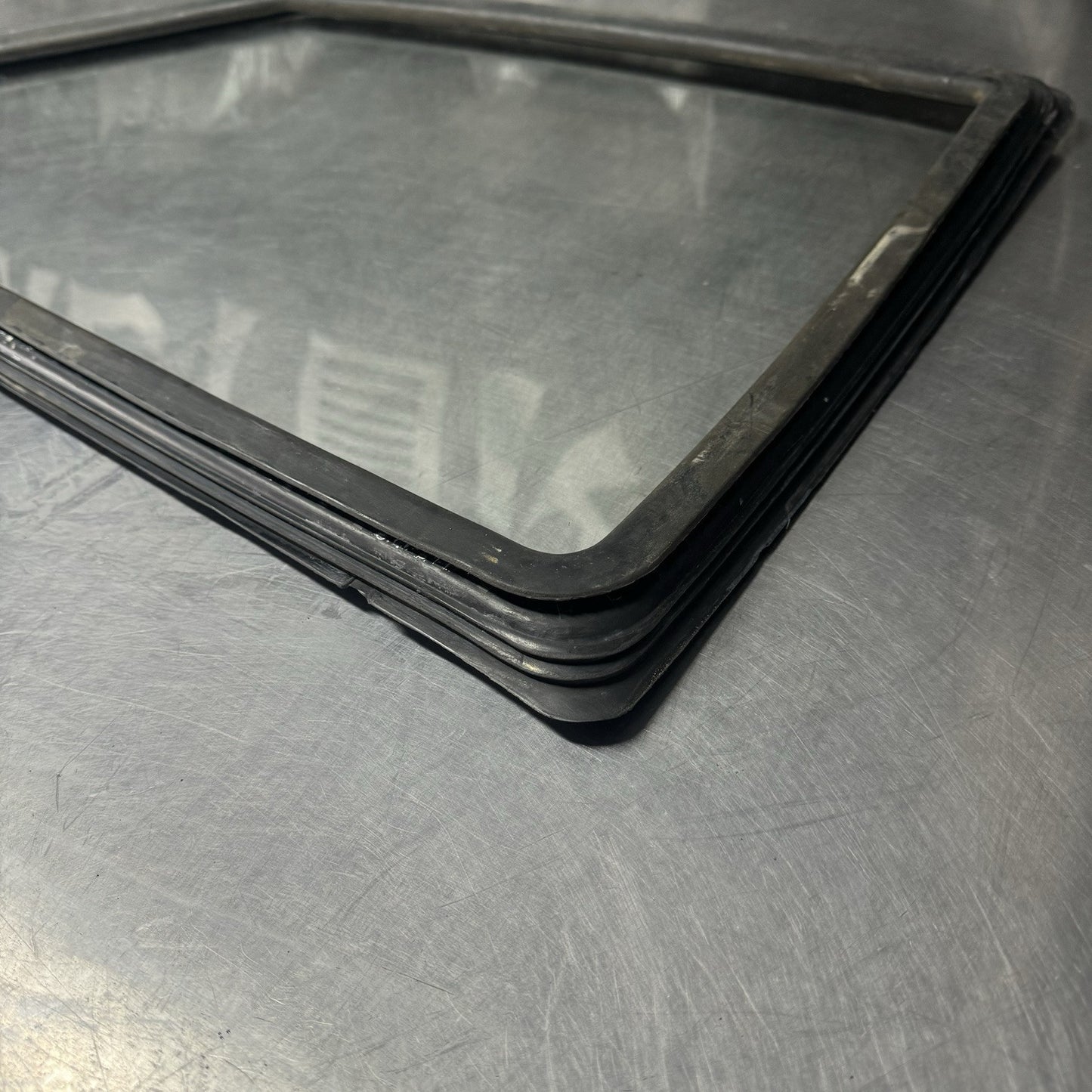 KE31 KE30 TE31 TE30 1975-1979 COROLLA 2 DOOR SEDAN DRIVERS REAR QUARTER GLASS #1