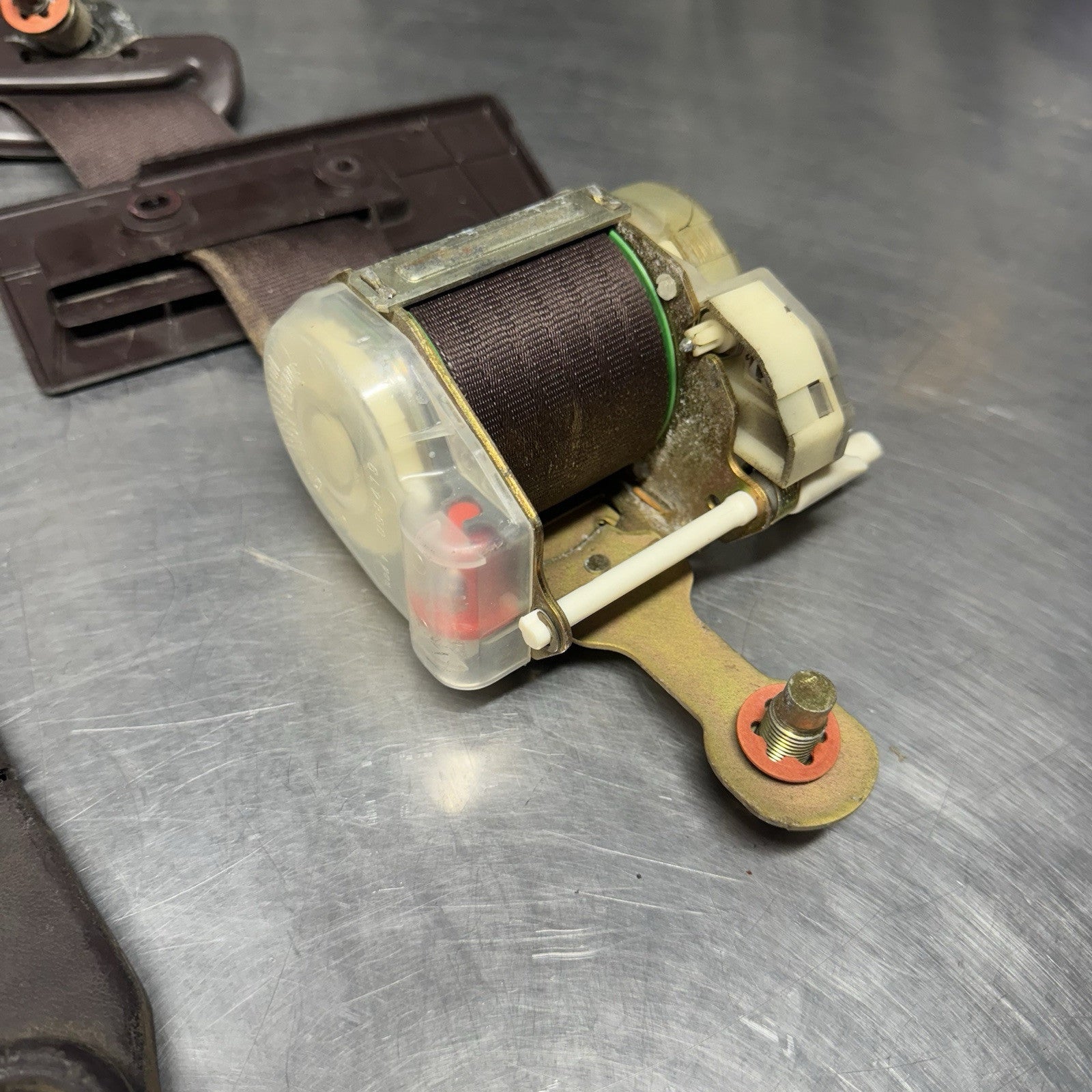 84-87 Toyota Corolla GTS AE86 Front right Passenger Seat Belt Red #1