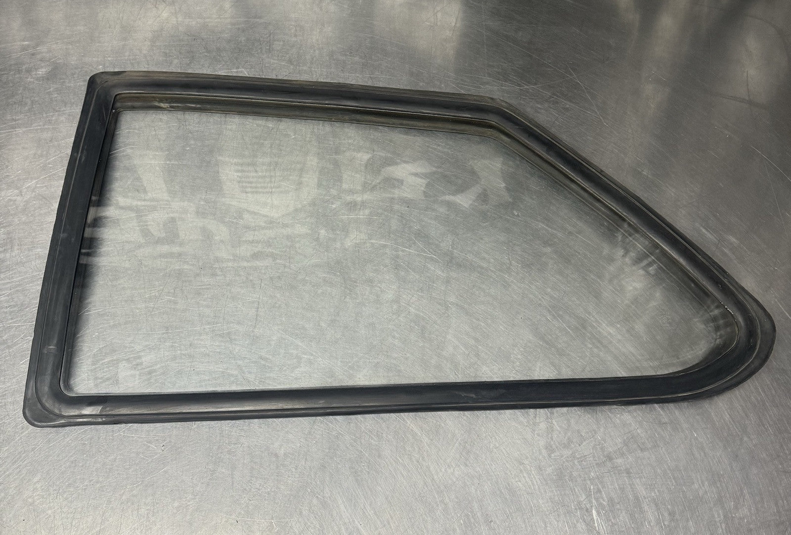 KE31 KE30 TE31 TE30 1975-1979 COROLLA 2 DOOR SEDAN DRIVERS REAR QUARTER GLASS #1