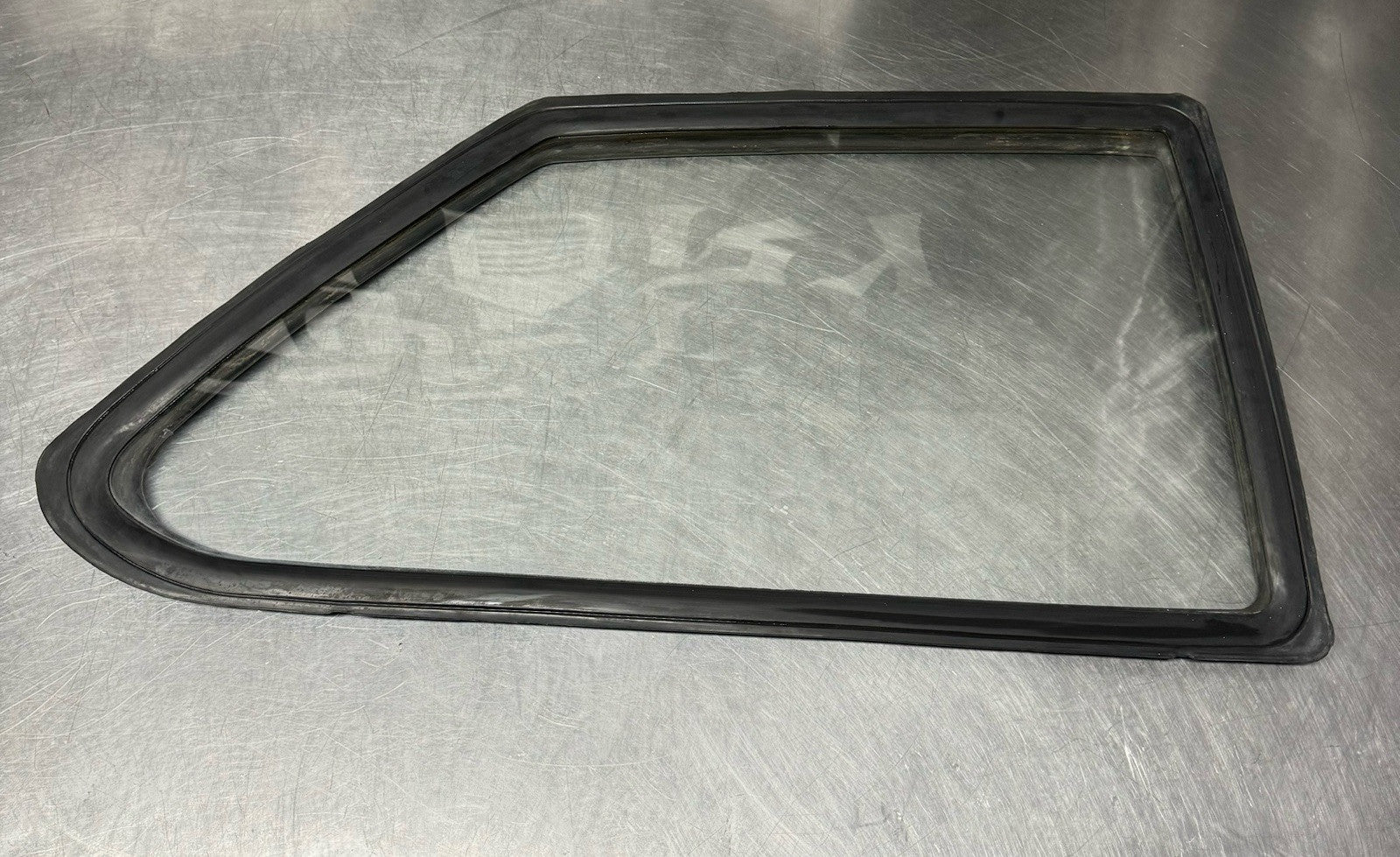 KE31 KE30 TE31 TE30 1975-1979 COROLLA 2 DOOR SEDAN PASSENGER REAR QUARTER GLASS